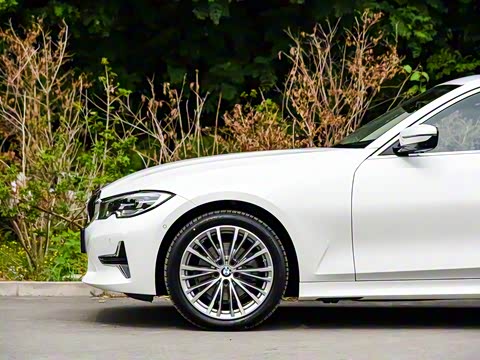 2020�� 325Li �׷���
