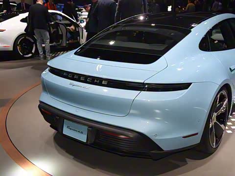 2019�� Taycan 4S