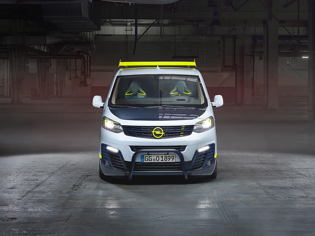 Opel Zafira C Рестайлинг, Минивэн: фото поколения