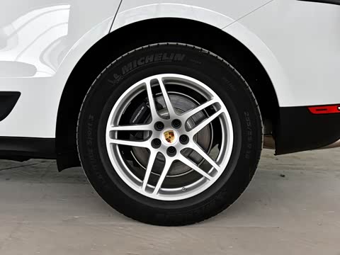 2018�� Macan 2.0T