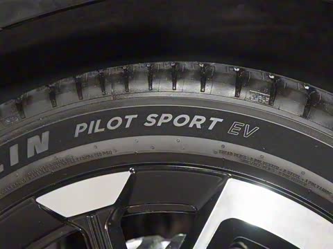 2025�� 702 �������� Ultra