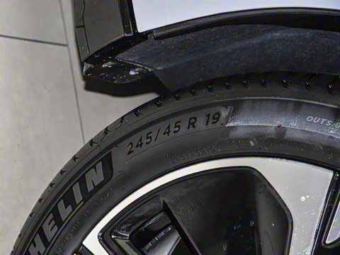 2025�� 75kWh Touring