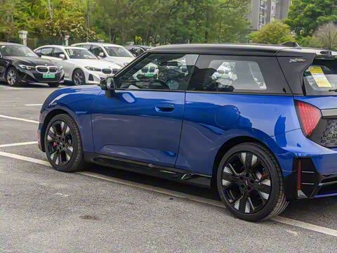 2025�� JOHN COOPER WORKS