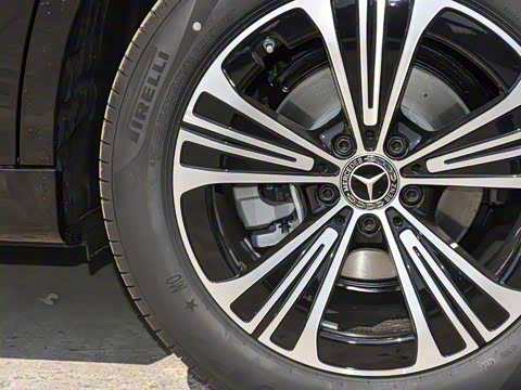 2025�� �Ŀ� E 260 L �˶���