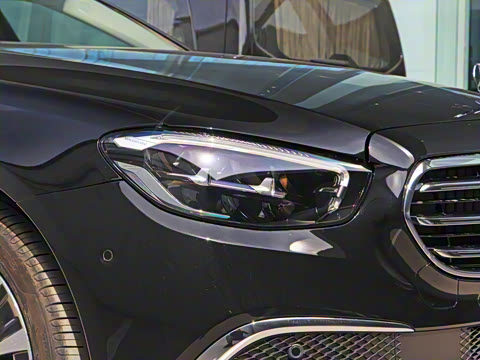 2022�� �Ŀ�� E 350 e L ���ʽ��϶����γ�