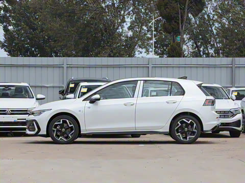 2025�� �Ŀ�� 300TSI R-Line