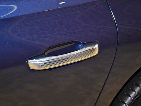 2025�� 4.0T V8 ��ͤ���϶��ư�