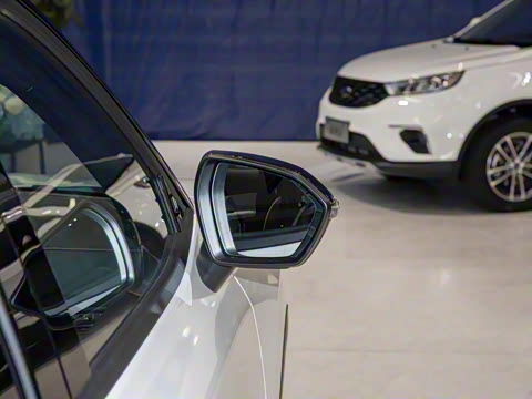 2022�� ���� EcoBoost 170 ��Ӱ