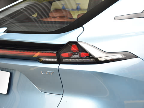 2025�� 300Ultra  �����Ǽ�AD PRO���̰�