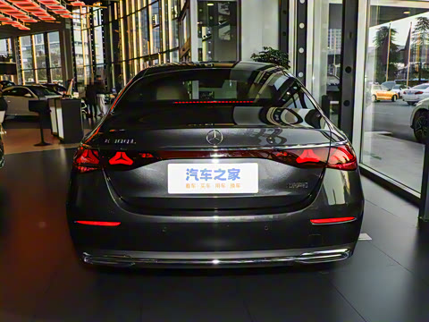 2025�� E 300 L ʱ����