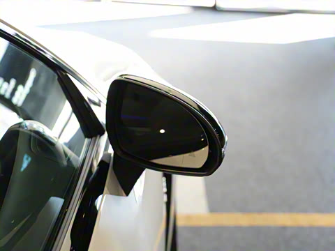 2025�� AMG CLE 53 4MATIC+ ���ܳ�