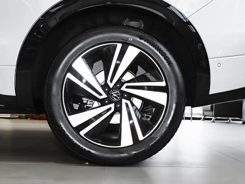 2024�� �Ŀ� 380TSI ����R-LineѲ�� ������