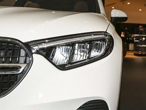 2025�� �Ŀ� GLC 260 L 4MATIC ������