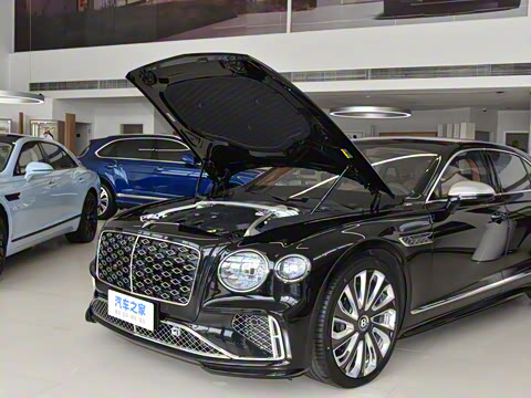 2026�� 4.0T V8 Mulliner