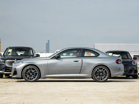 2025�� M240i xDrive