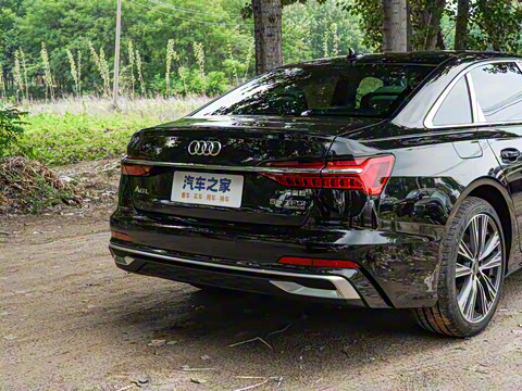 2025�� �Ŀ� 55 TFSI quattro �콢������