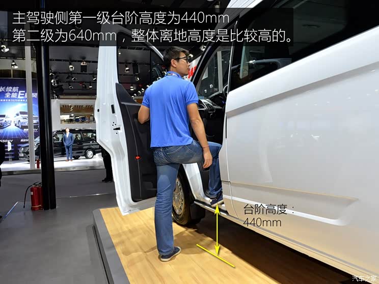 江铃福特 全顺 2019款 2.0T柴油商旅车中轴中顶9座国VI