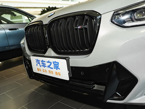 2022�� M40i