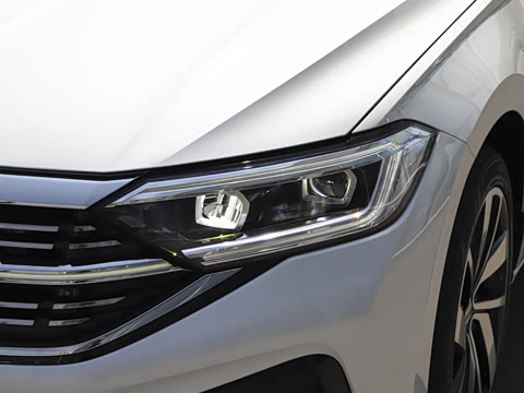 2025�� �Ŀ� 300TSI DSG׿Խ��