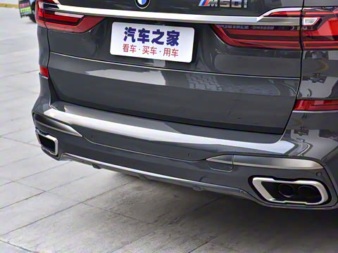 2022�� xDrive M50i