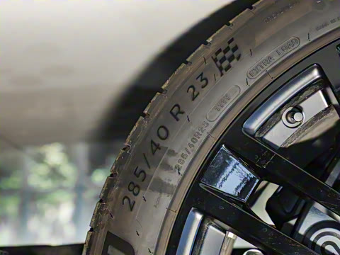 2025�� 4.4 V8 SV Edition Two