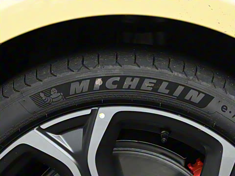 2025�� 75kWh Touring