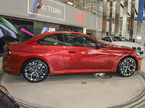 2025�� M240i xDrive