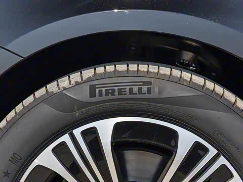 2025�� �Ŀ� E 260 L �˶���