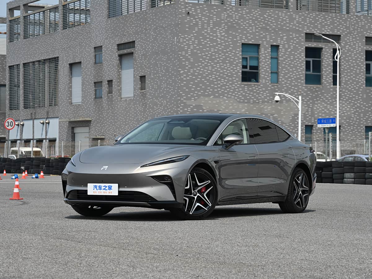 Roewe Rising Auto F7