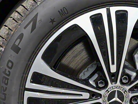 2025�� �Ŀ� E 260 L �˶���