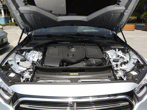 2025�� �Ŀ� E 300 L ʱ����