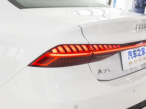 2022�� 45 TFSI quattro S-line ʥ��ʿ