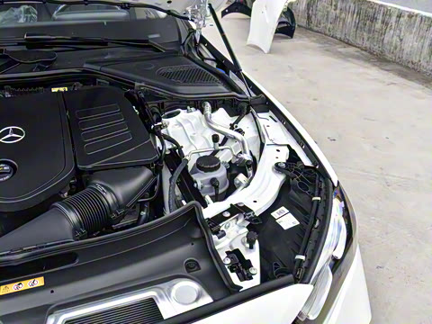 2025�� �Ŀ� E 260 �˶���