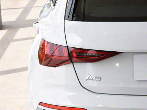 2023�� �Ŀ� Sportback 35 TFSI ʱ���˶���