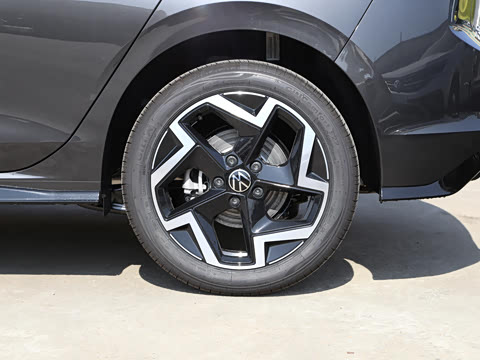 2025�� 300TSI R-Line