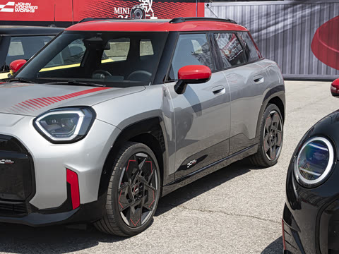 2025�� JOHN COOPER WORKS