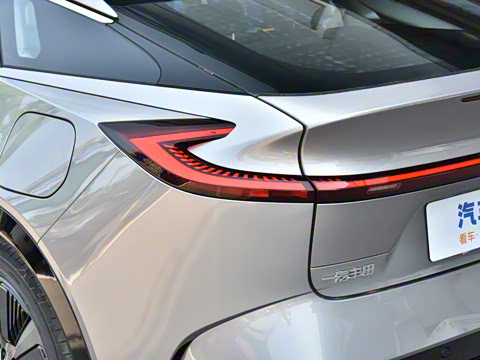 2025�� 550 PRO���а�