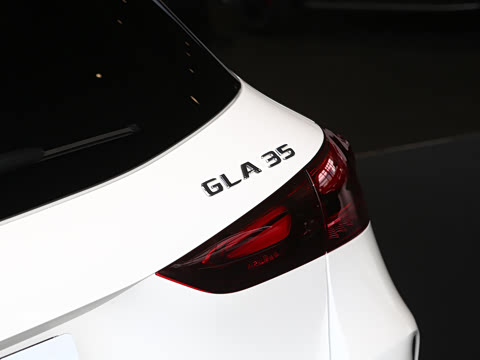 2025�� AMG GLA 35 4MATIC