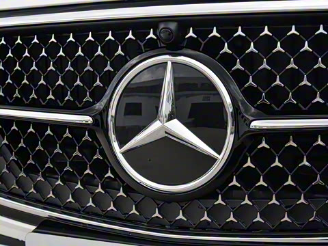 2025�� �Ŀ� E 260 �˶���