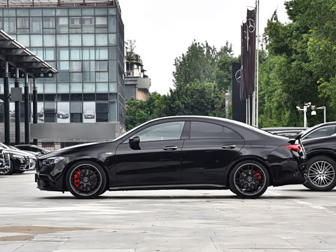 2025�� AMG CLA 45 S 4MATIC+