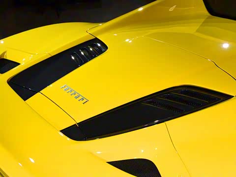 2020�� Spider 3.9T V8