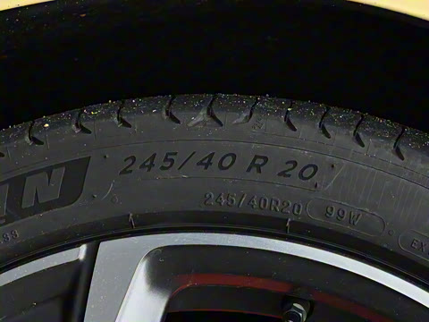 2025�� 75kWh Touring