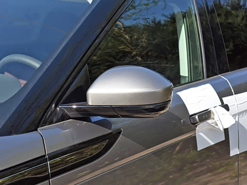 2021�� ����L P300e ������