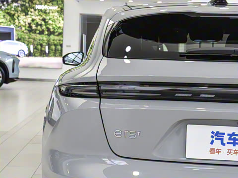 2025�� 75kWh Touring