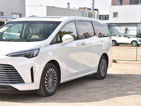 2025�� 2.0T ����������