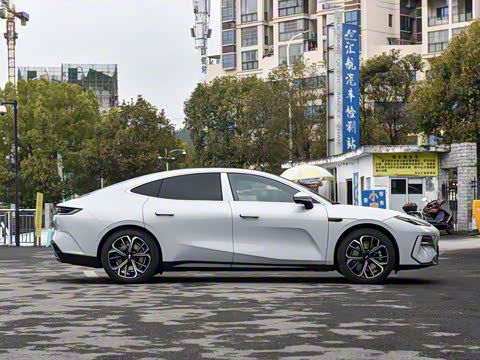 2025�� 700km Զ���Ǽݰ�