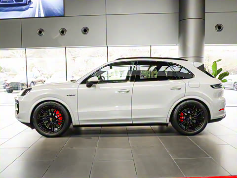 2025�� Cayenne S E-Hybrid 3.0T