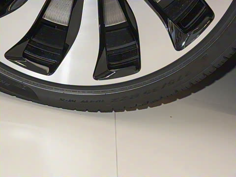 2024�� 4.0T V8 Mulliner