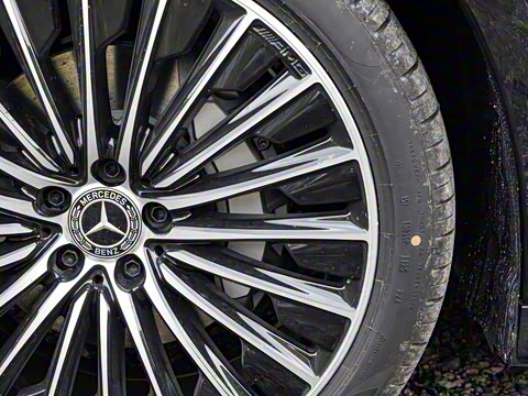 2025�� �Ŀ� E 300 L ����˶���