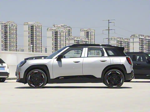 2025�� JOHN COOPER WORKS